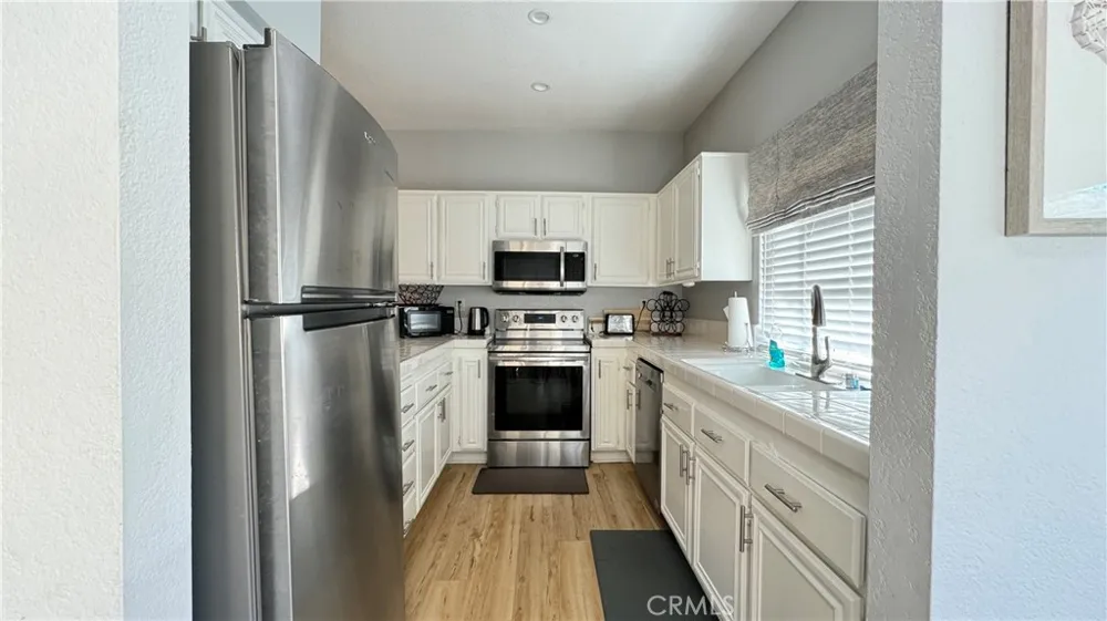 688 Indian Oak Lane #102 Oak Park, CA 91377