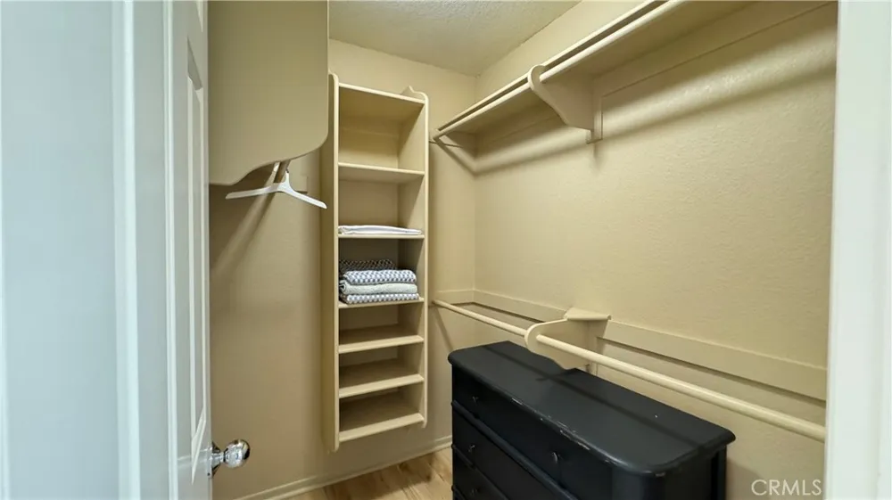 688 Indian Oak Lane #102 Oak Park, CA 91377