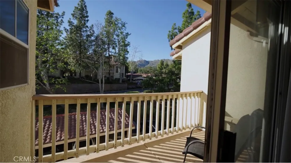 688 Indian Oak Lane #102 Oak Park, CA 91377