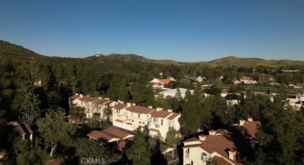 688 Indian Oak Lane #102 Oak Park, CA 91377