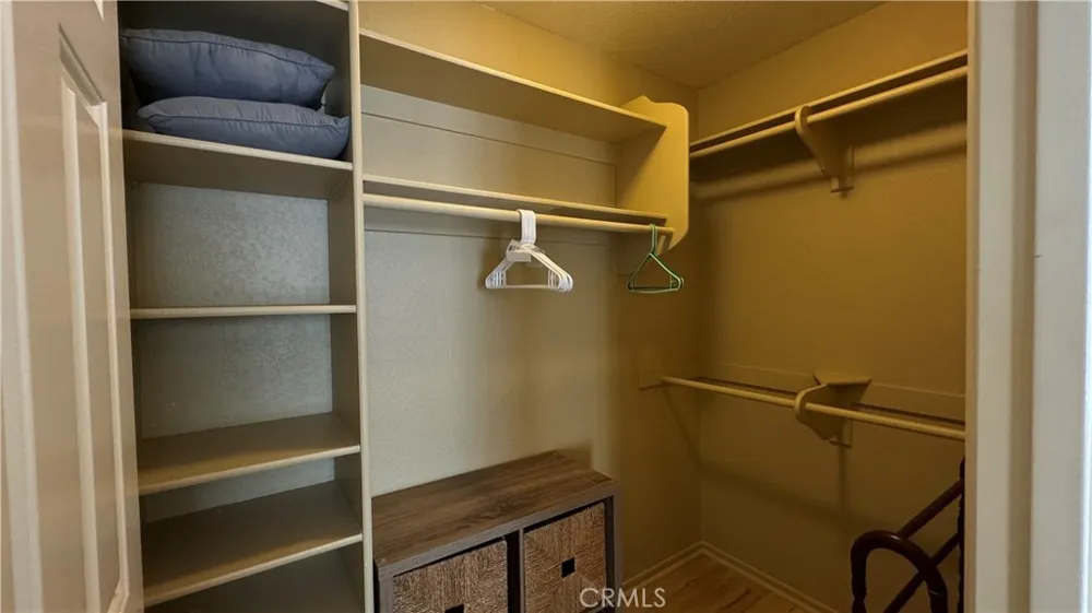 688 Indian Oak Lane #102 Oak Park, CA 91377