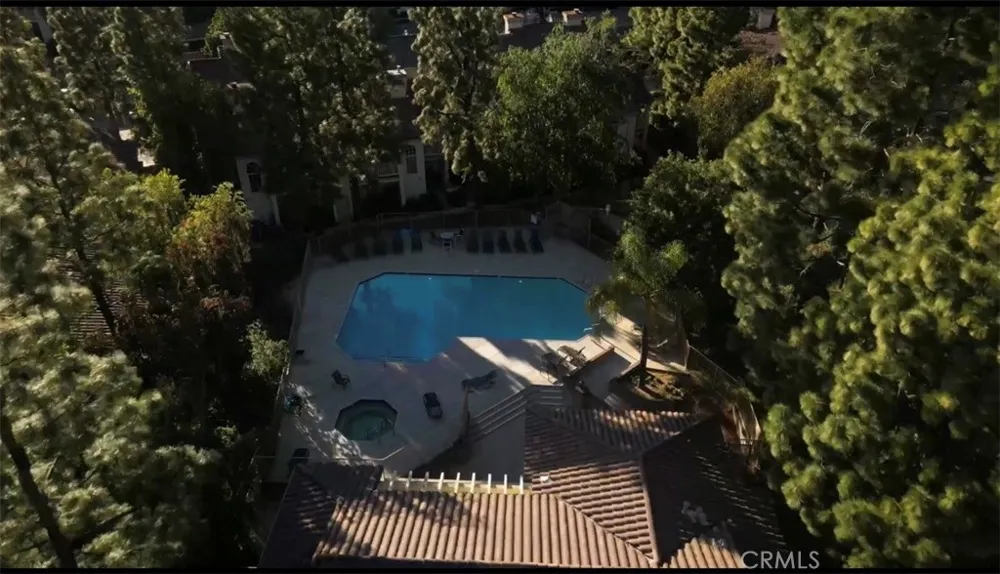 688 Indian Oak Lane #102 Oak Park, CA 91377