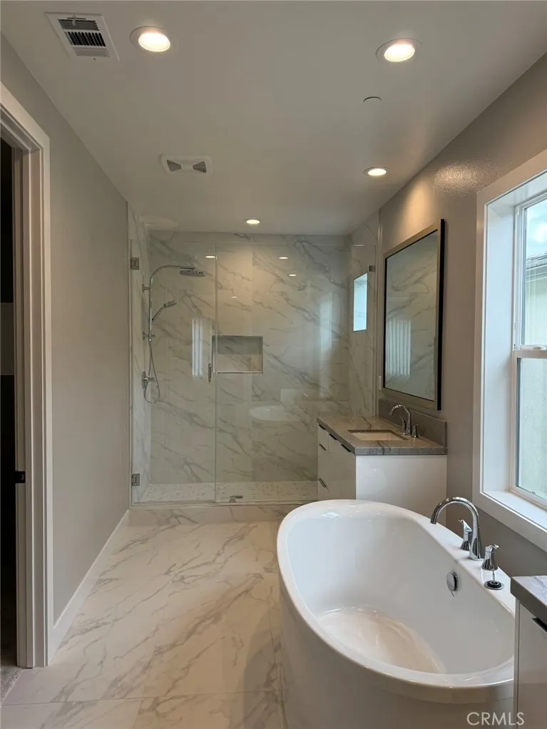110 Orange Grv Lake Forest, CA 92630