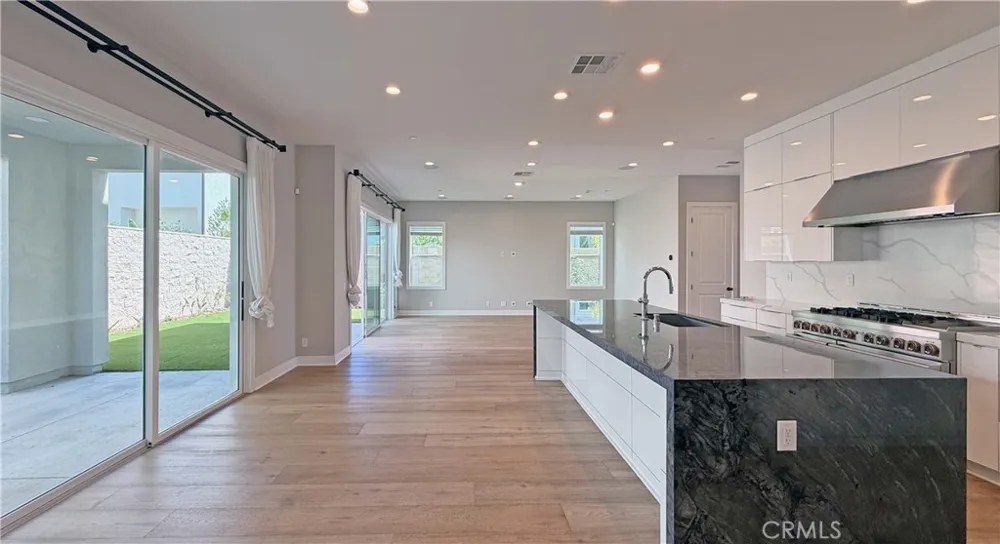110 Orange Grv Lake Forest, CA 92630