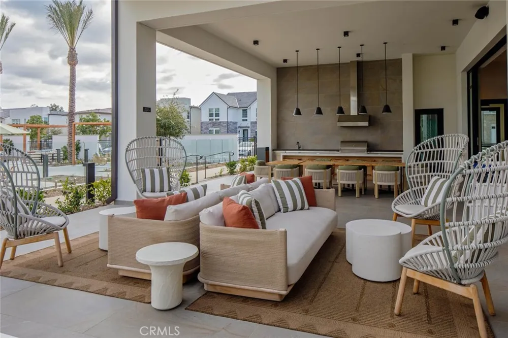 110 Orange Grv Lake Forest, CA 92630