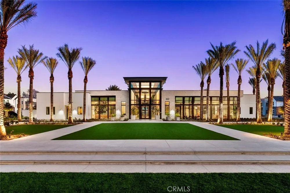 110 Orange Grv Lake Forest, CA 92630