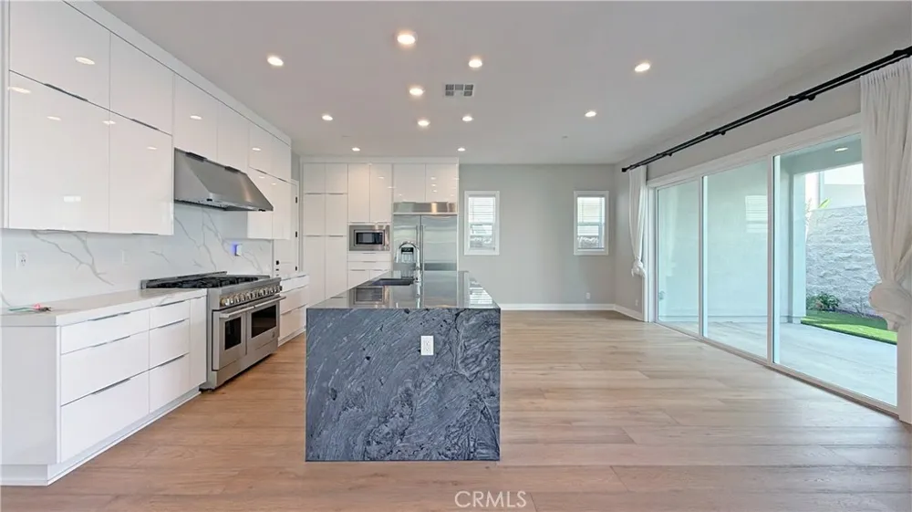 110 Orange Grv Lake Forest, CA 92630