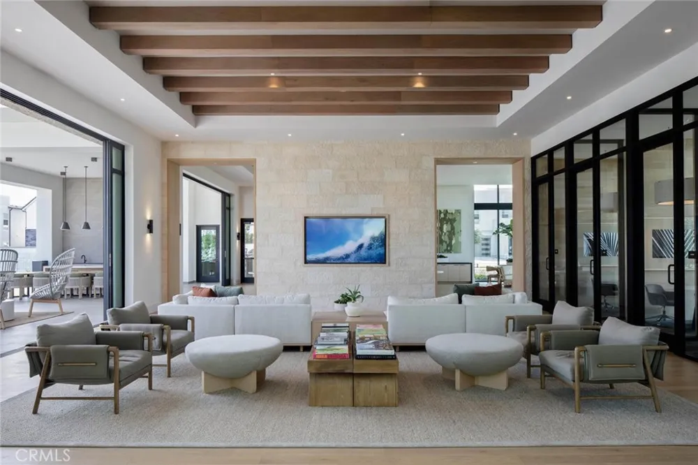 110 Orange Grv Lake Forest, CA 92630