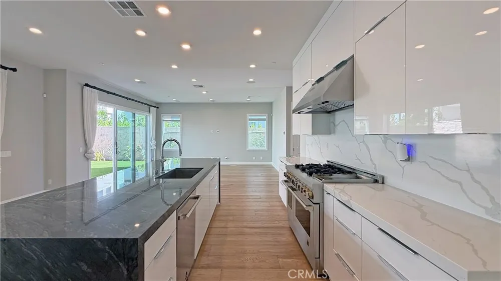 110 Orange Grv Lake Forest, CA 92630