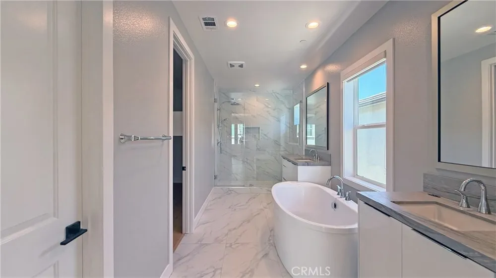 110 Orange Grv Lake Forest, CA 92630
