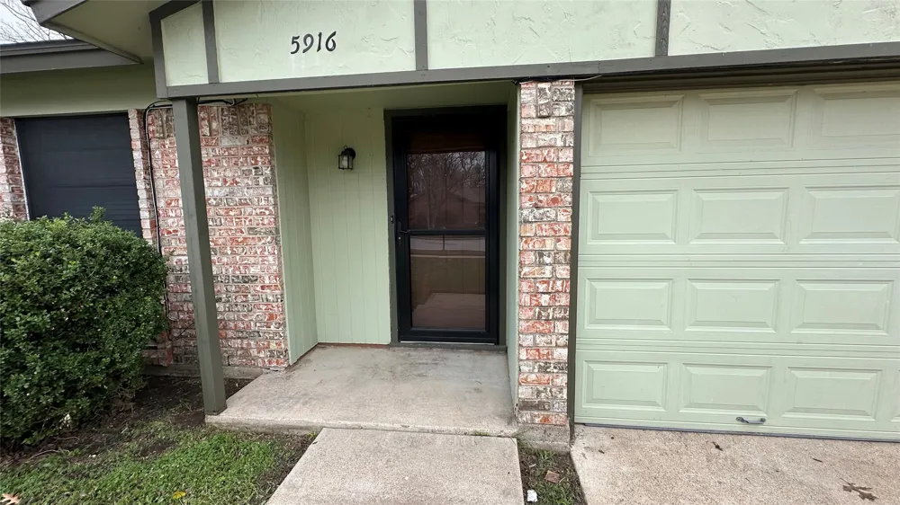 5916 Kary Lynn Drive S Watauga, TX 76148