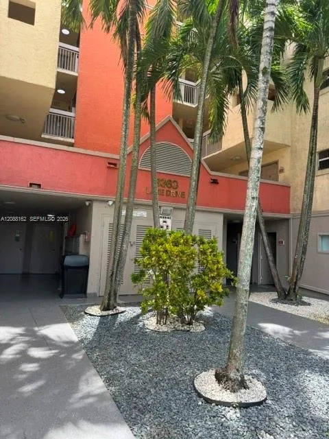 8363 Lake Dr #504 Doral, FL 33166