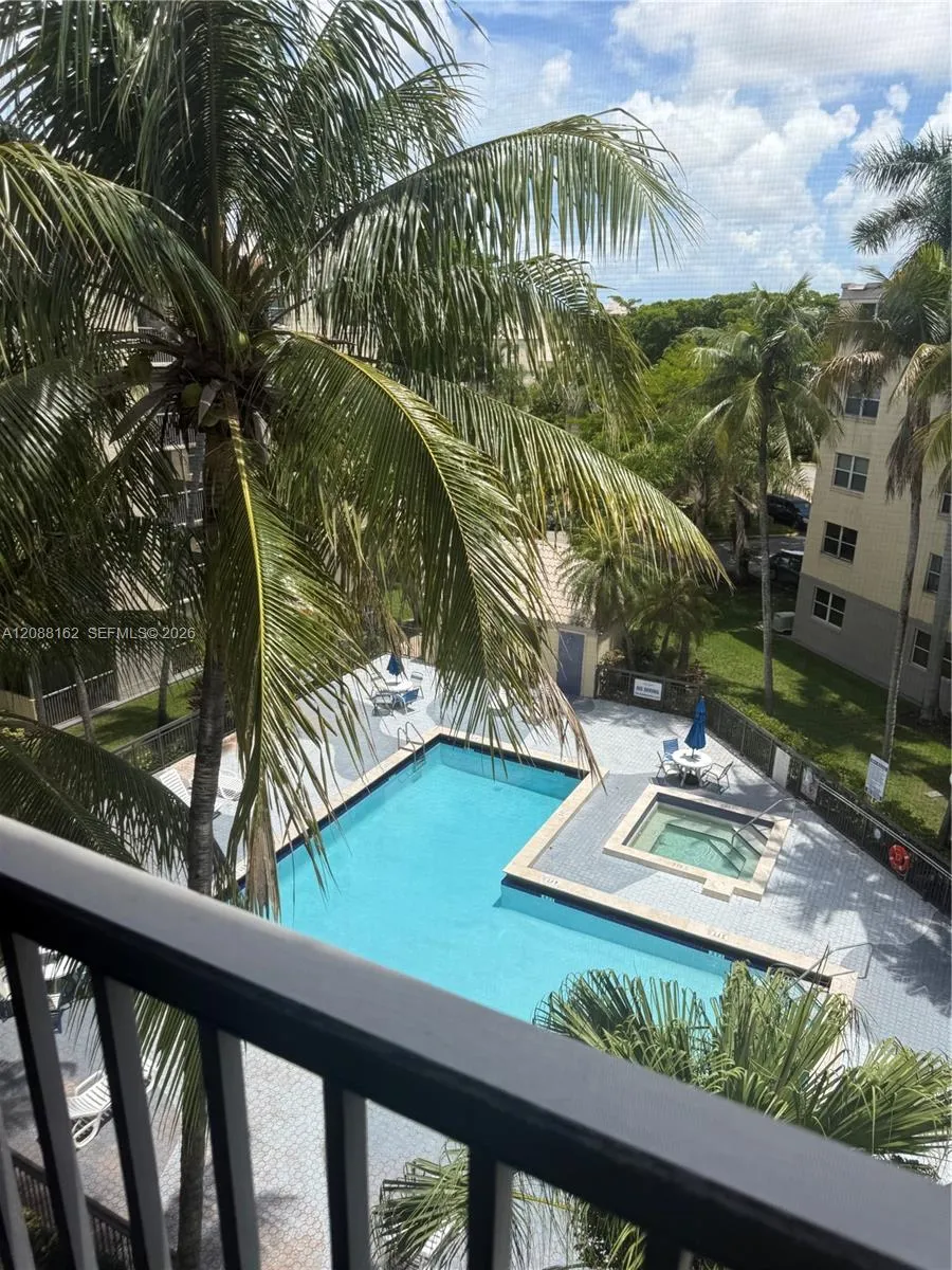 8363 Lake Dr #504 Doral, FL 33166