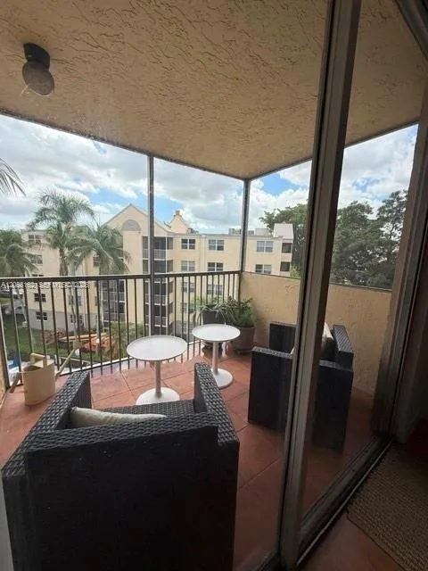 8363 Lake Dr #504 Doral, FL 33166