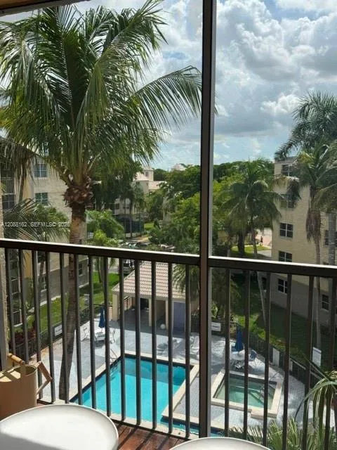 8363 Lake Dr #504 Doral, FL 33166