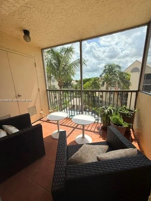 8363 Lake Dr #504 Doral, FL 33166