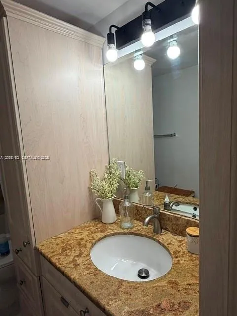 8363 Lake Dr #504 Doral, FL 33166