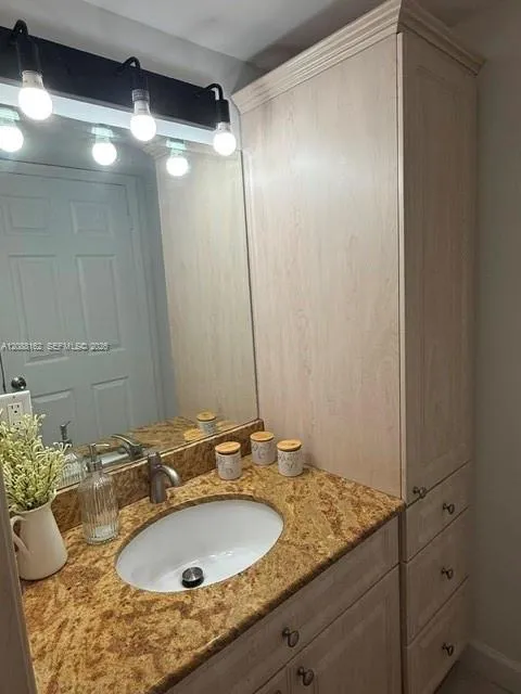 8363 Lake Dr #504 Doral, FL 33166