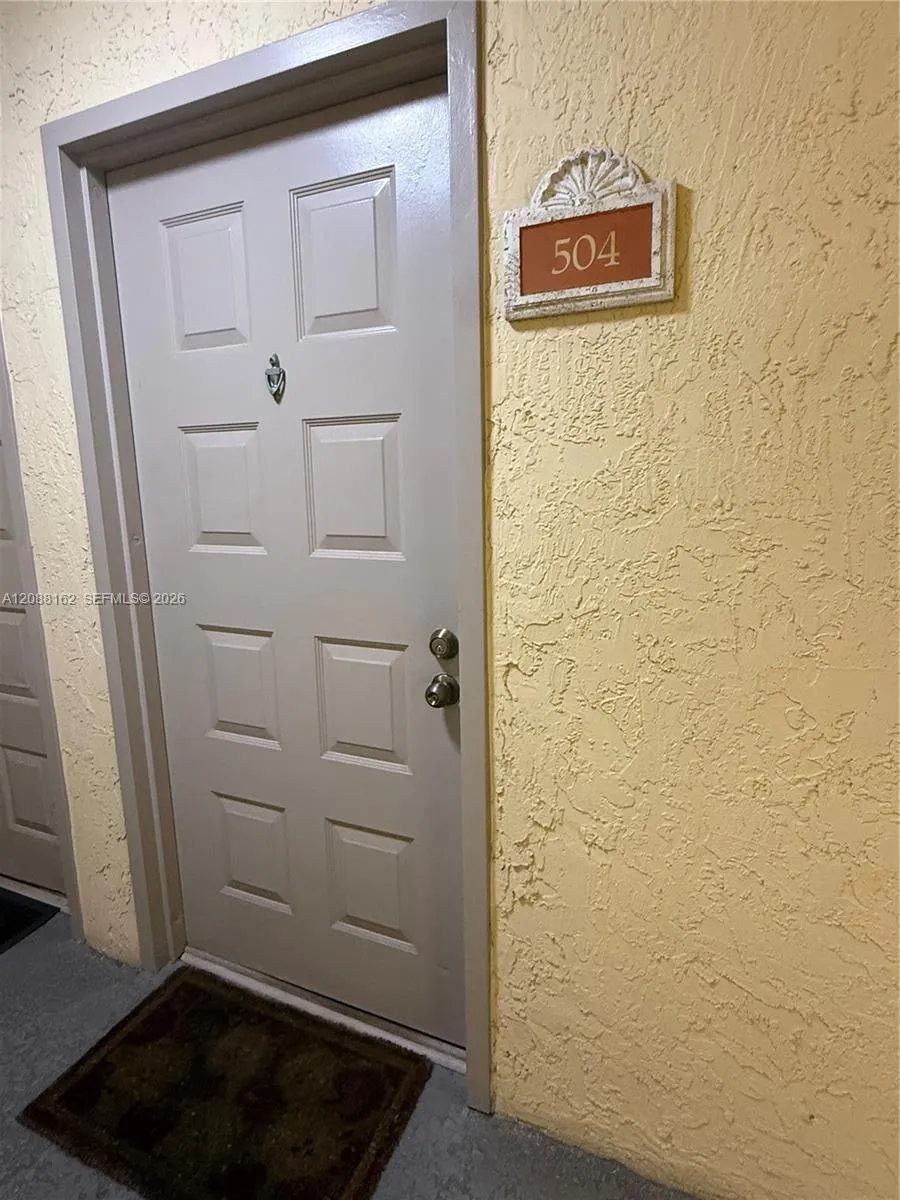 8363 Lake Dr #504 Doral, FL 33166