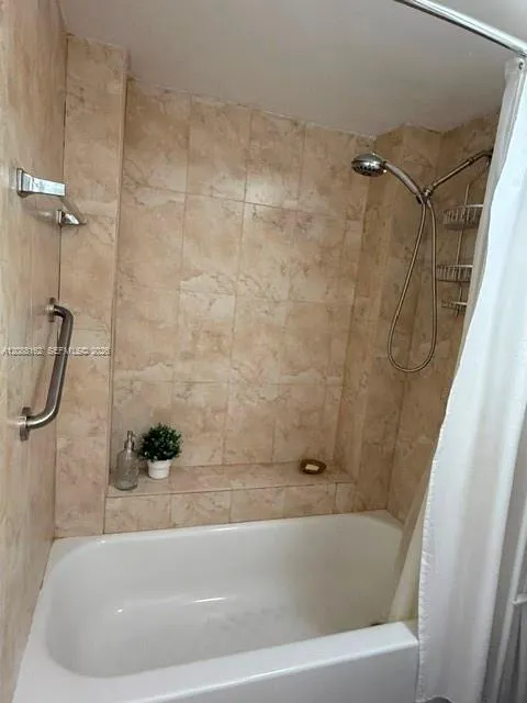 8363 Lake Dr #504 Doral, FL 33166