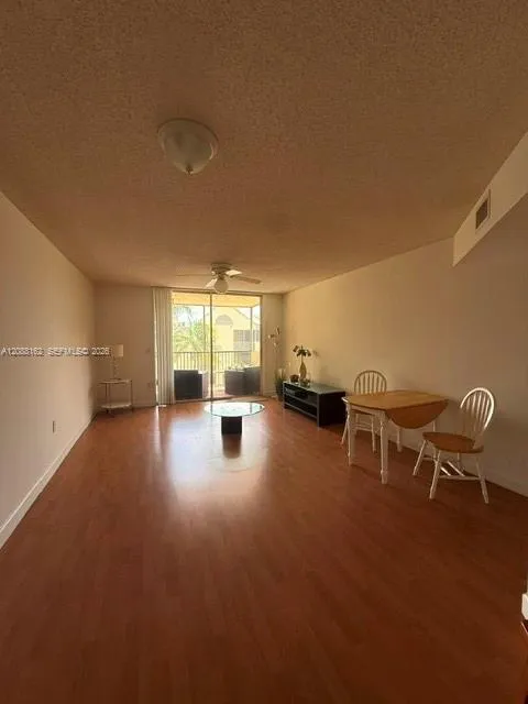 8363 Lake Dr #504 Doral, FL 33166