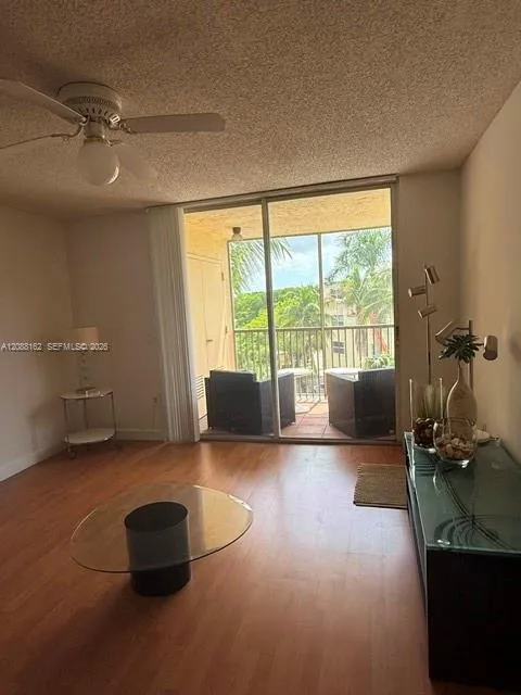 8363 Lake Dr #504 Doral, FL 33166