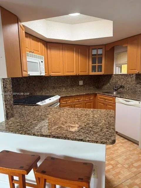 8363 Lake Dr #504 Doral, FL 33166