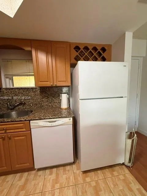 8363 Lake Dr #504 Doral, FL 33166
