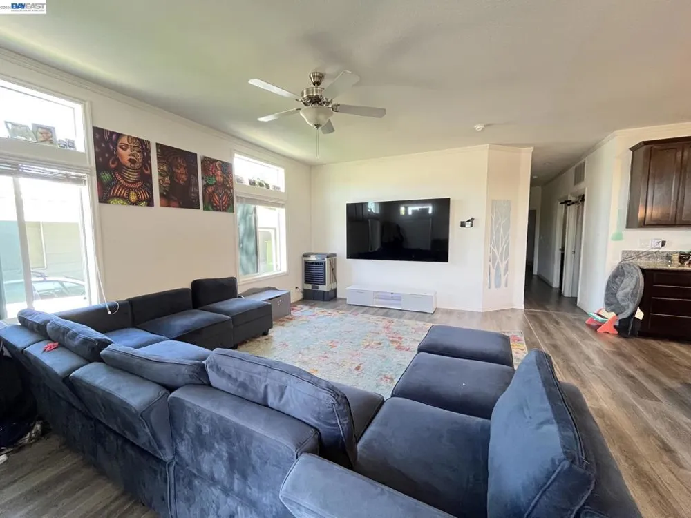 2702 Pueblo Creek Hayward, CA 94545