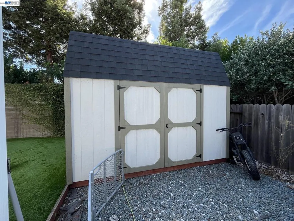 2702 Pueblo Creek Hayward, CA 94545