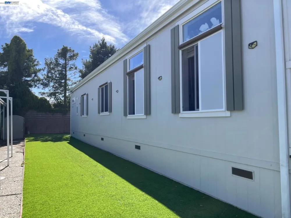 2702 Pueblo Creek Hayward, CA 94545