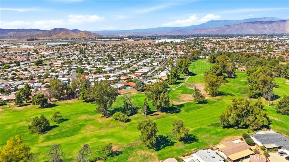 2860 Basswood Court Hemet, CA 92545