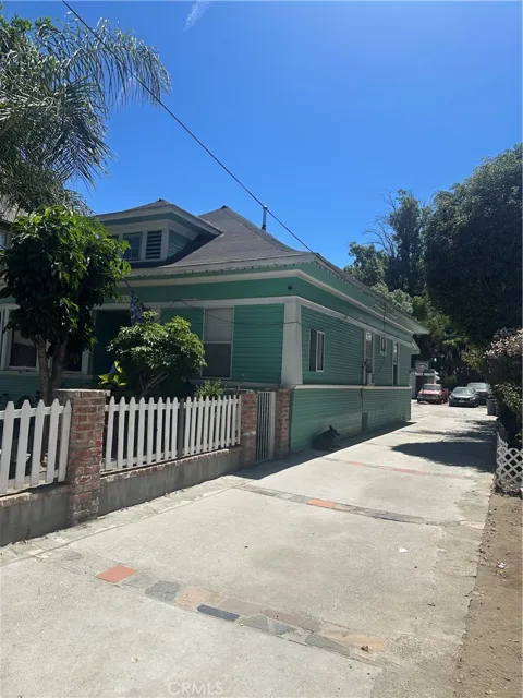 516 E 23rd