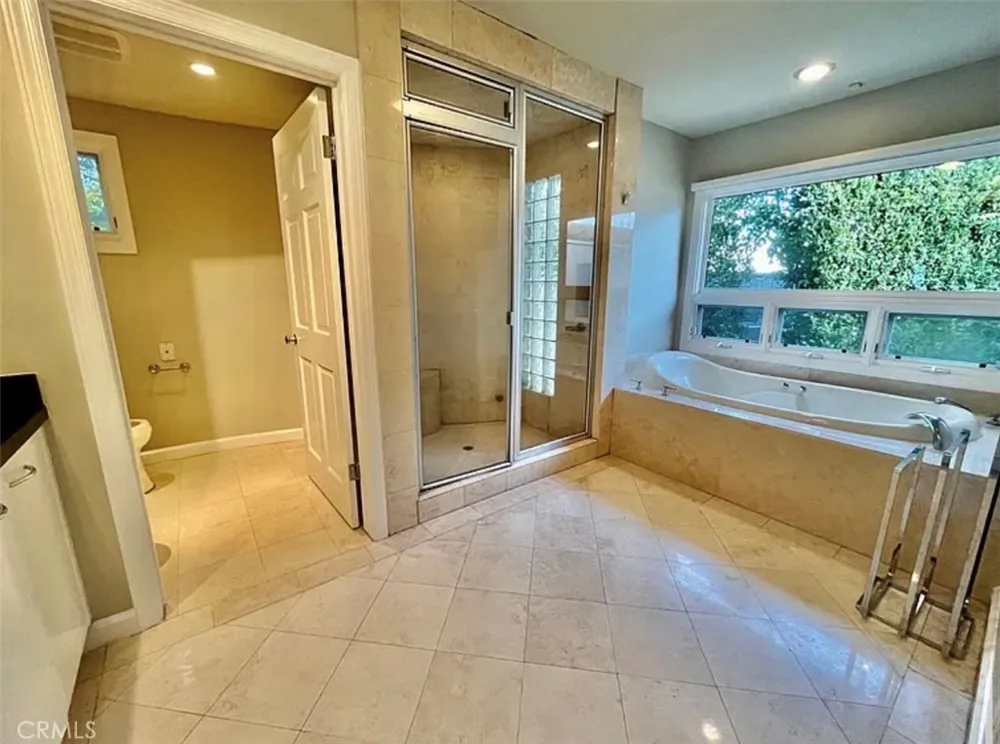 16972 Oak View Drive Encino, CA 91436