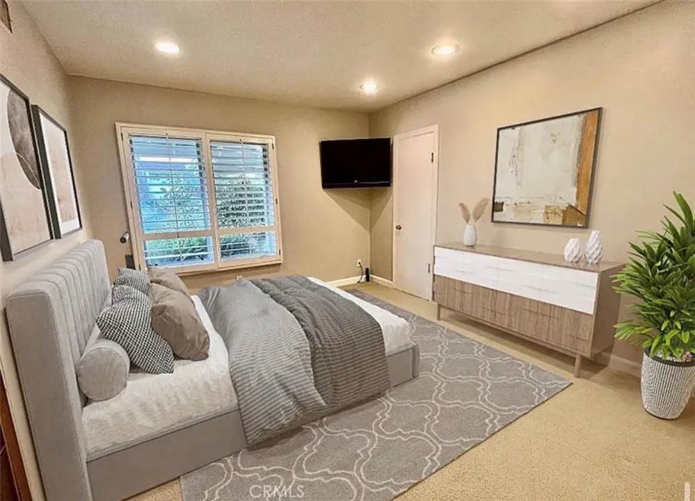 16972 Oak View Drive Encino, CA 91436
