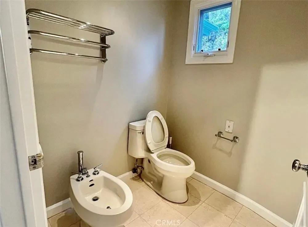16972 Oak View Drive Encino, CA 91436