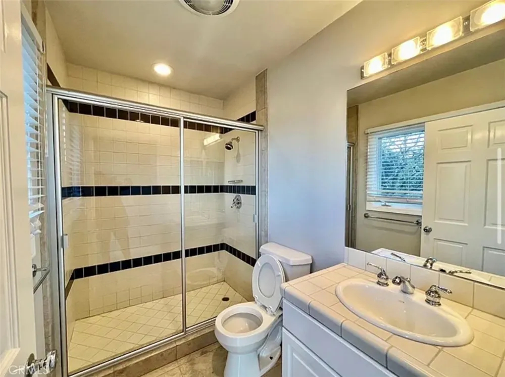 16972 Oak View Drive Encino, CA 91436