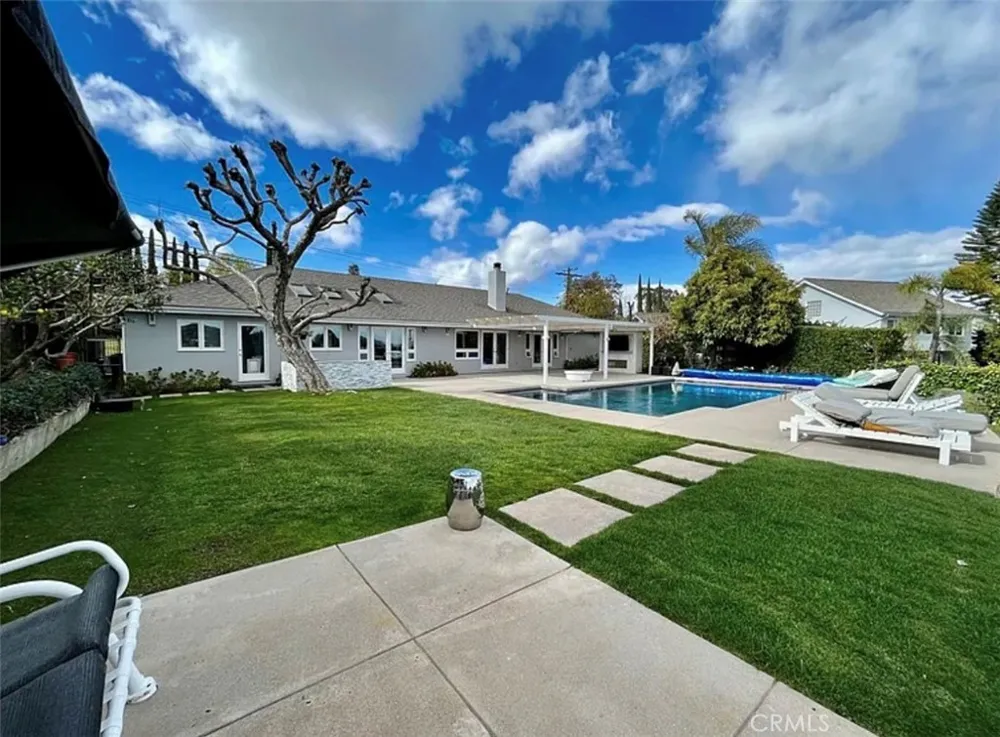 16972 Oak View Drive Encino, CA 91436