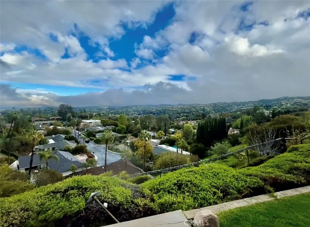 16972 Oak View Drive Encino, CA 91436