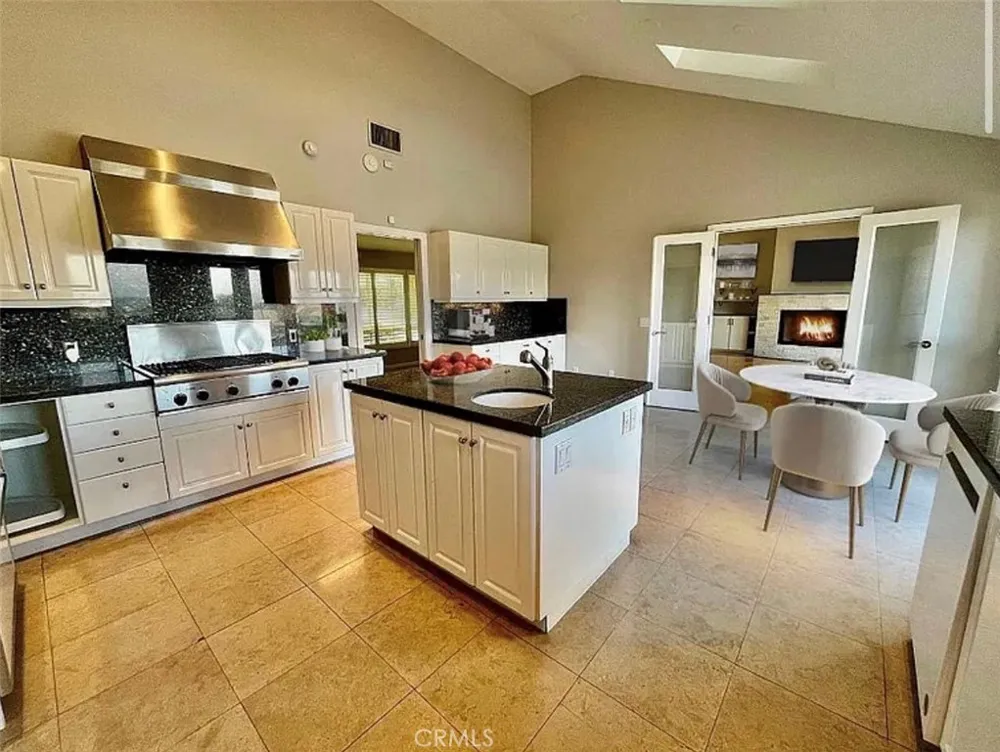 16972 Oak View Drive Encino, CA 91436