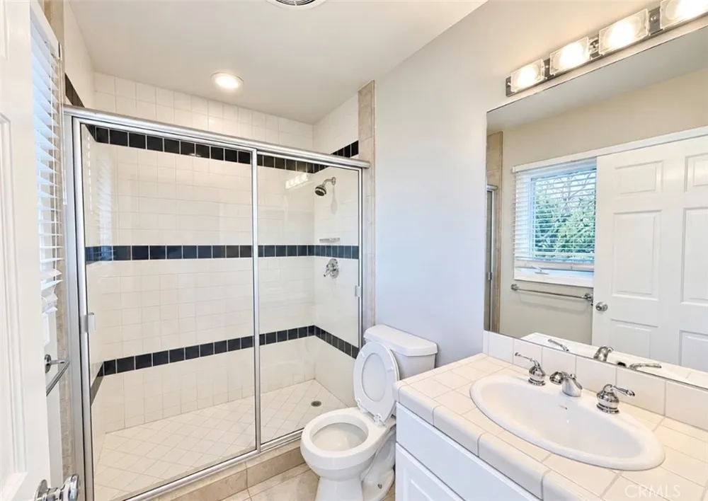 16972 Oak View Drive Encino, CA 91436