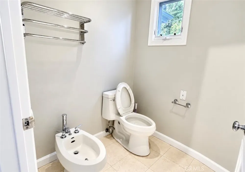 16972 Oak View Drive Encino, CA 91436