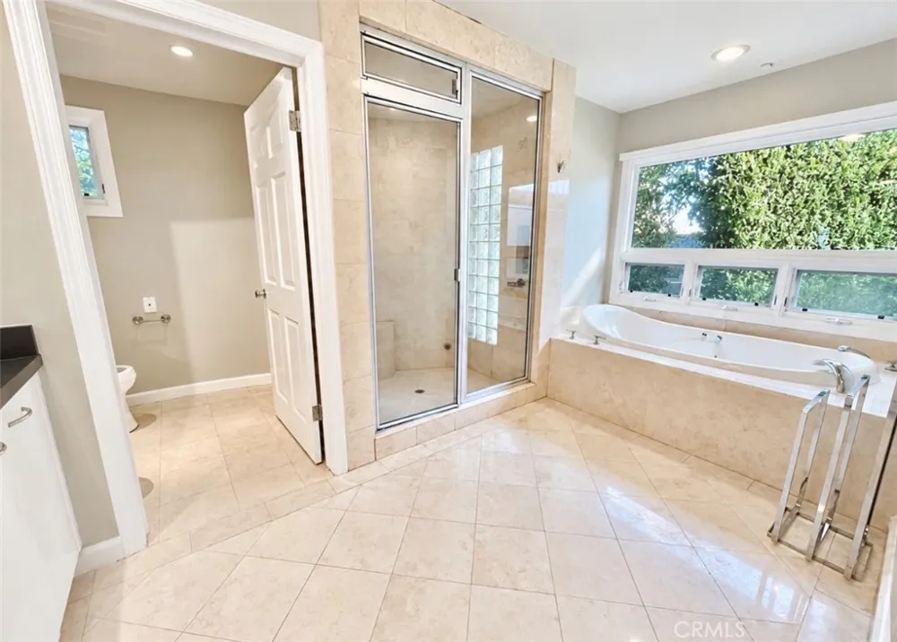 16972 Oak View Drive Encino, CA 91436