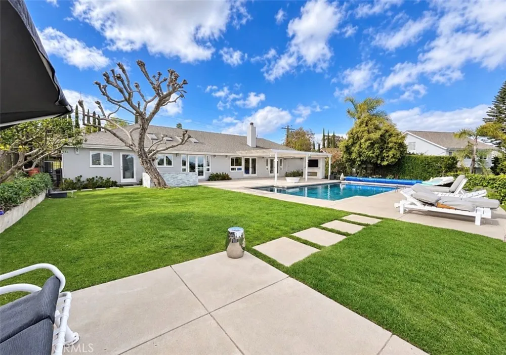16972 Oak View Drive Encino, CA 91436