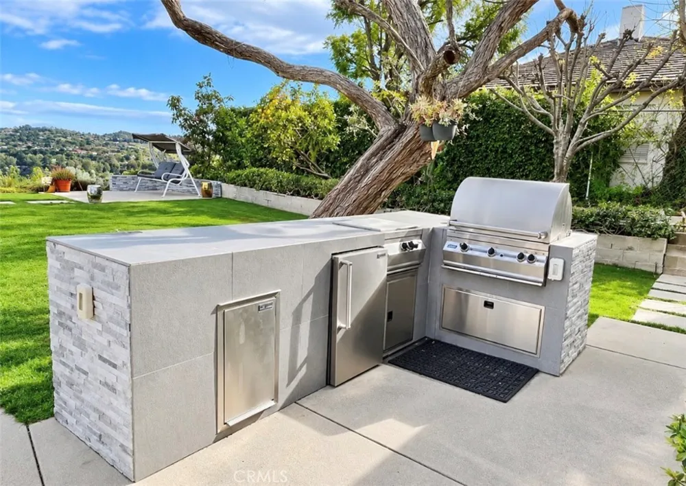 16972 Oak View Drive Encino, CA 91436