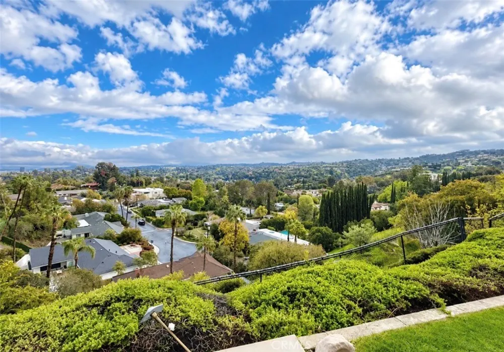 16972 Oak View Drive Encino, CA 91436