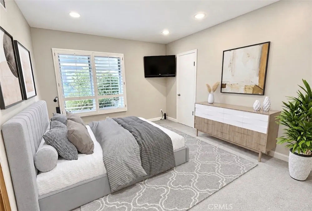 16972 Oak View Drive Encino, CA 91436