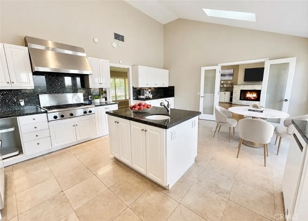 16972 Oak View Drive Encino, CA 91436