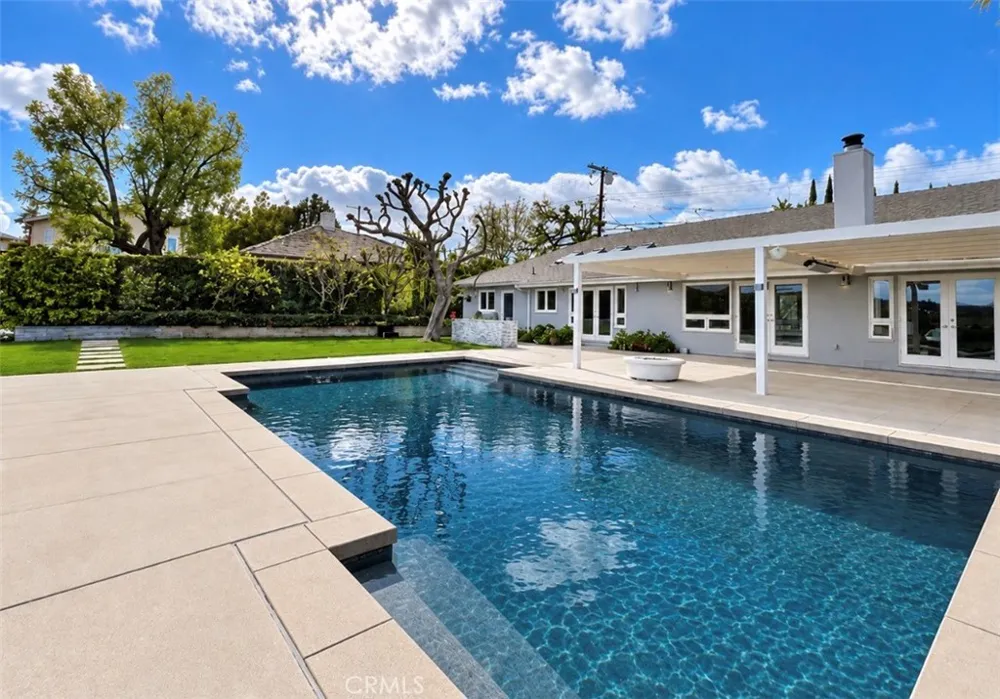 16972 Oak View Drive Encino, CA 91436