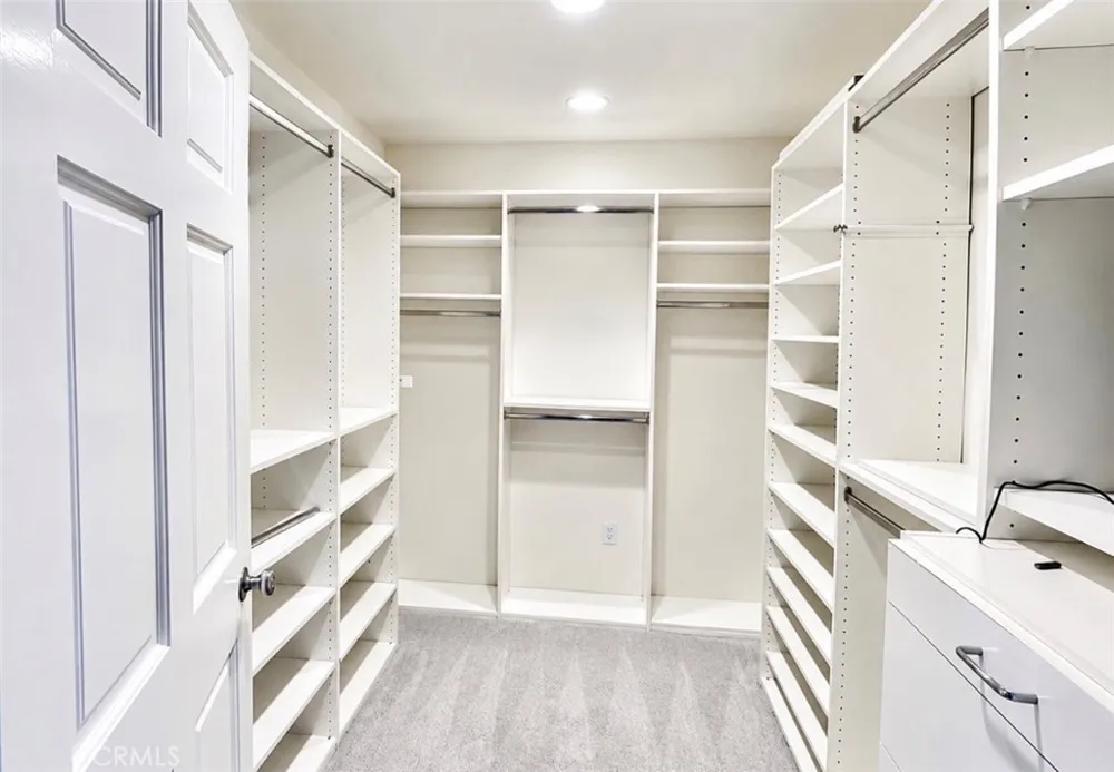 16972 Oak View Drive Encino, CA 91436